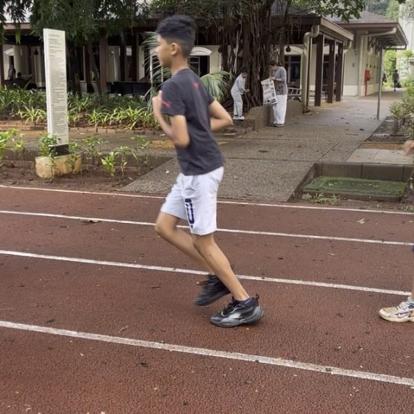 Athletes during the main workout phase of a Elite Junior Athletes session at VHR Sports