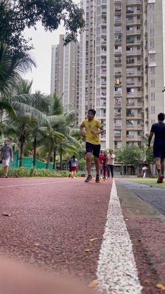 Athletes during the main workout phase of a Elite Junior Athletes session at VHR Sports