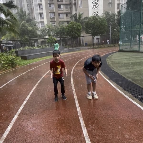Athletes during the main workout phase of a Elite Junior Athletes session at VHR Sports