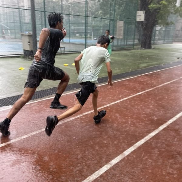 Athletes during the the run — easy, tempo, long phase of a Marathon Ready session at VHR Sports