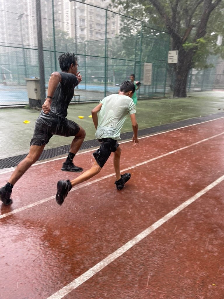 Athletes during the the run — easy, tempo, long phase of a Marathon Ready session at VHR Sports