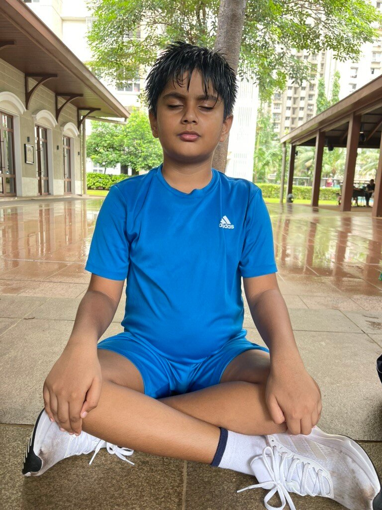 Young athlete in seated meditation during a VHR Sports Mind Athlete session
