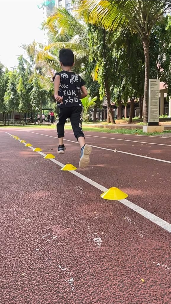 Athletes during the coaching & form phase of a Performance Plus session at VHR Sports