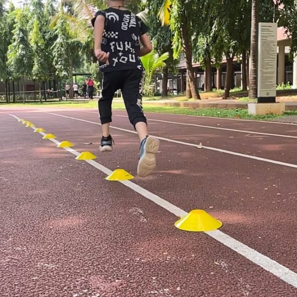 Athletes during the coaching & form phase of a Performance Plus session at VHR Sports
