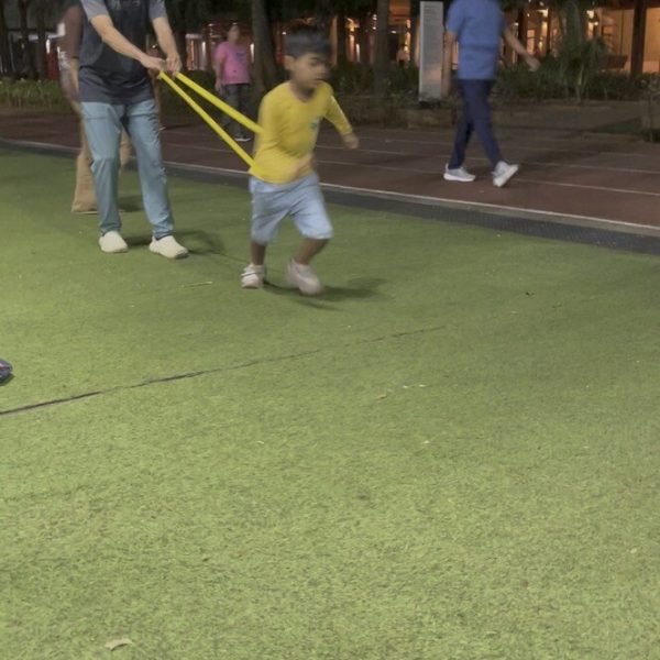 One-on-one resistance-band coaching in Performance Plus at VHR Sports