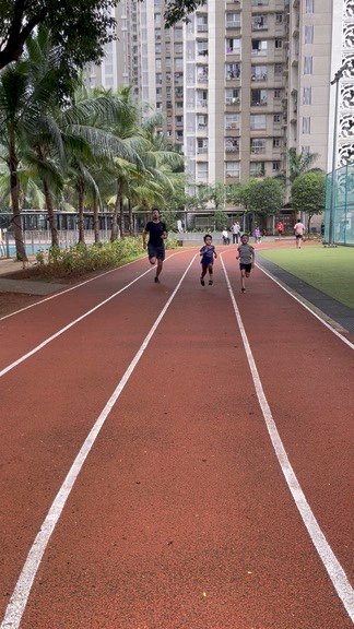Athletes during the brain-boosting cardio phase of a Scholar Athlete session at VHR Sports